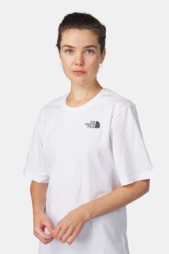 The North Face Boyfriend Simple Dome T-shirt Dames -Dynamisch Shirt Winkle 2210000785984 012 nl