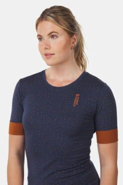 Mons Royale Cadence Tee Fietsshirt Dames -Dynamisch Shirt Winkle 2210003900568 013 nl