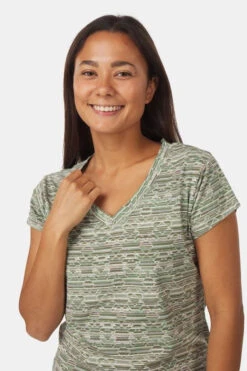 Sherpa Neha V-Neck Tee -Dynamisch Shirt Winkle 2210006259465 013 nl