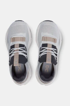 On Running Cloudnova Schoen Dames -Dynamisch Shirt Winkle b21afb0010 1064 04 nl